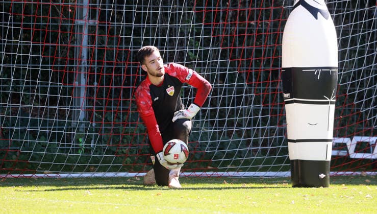 15.09.26 VfB Stuttgart Training Deutschland, Stuttgart, 15.09.2026, Fussball, Bundesliga, Saison 2026 2027, VfB Stuttgart Training: Dennis Seimen.
