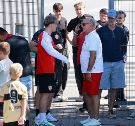 15.09.26 VfB Stuttgart Training Deutschland, Stuttgart, 15.09.2026, Fussball, Bundesliga, Saison 2026 2027, VfB Stuttgart Training: v.l. Angelo Stiller, Hansi Müller.