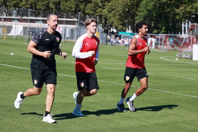 15.09.26 VfB Stuttgart Training Deutschland, Stuttgart, 15.09.2026, Fussball, Bundesliga, Saison 2026 2027, VfB Stuttgart Training: v.l. Angelo Stiller, Tiago Tomas.