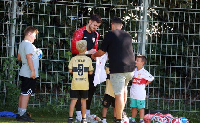 15.09.26 VfB Stuttgart Training Deutschland, Stuttgart, 15.09.2026, Fussball, Bundesliga, Saison 2026 2027, VfB Stuttgart Training: Dennis Seimen.