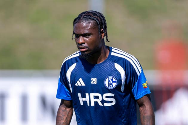 15.09.2026, Fussball, Training des FC Schalke 04. Junior Dina Ebimbe (FC Schalke 04). Gelsenkirchen Trainingsgelände FC Schalke 04 NRW Deutschland xRHR-FOTO YYx Copyright: RHR-FOTOx RHR-FOTO YY