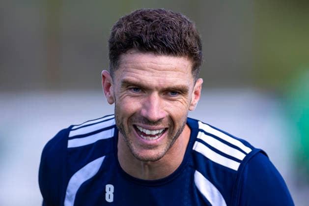 15.09.2026, Fussball, Training des FC Schalke 04. Robin Gosens (FC Schalke 04) lacht. Gelsenkirchen Trainingsgelände FC Schalke 04 NRW Deutschland xRHR-FOTO YYx Copyright: RHR-FOTOx RHR-FOTO YY