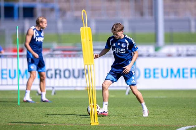 15.09.2026, Fussball, Training des FC Schalke 04. Luca Vozar (FC Schalke 04). Gelsenkirchen Trainingsgelände FC Schalke 04 NRW Deutschland xRHR-FOTO YYx Copyright: RHR-FOTOx RHR-FOTO YY