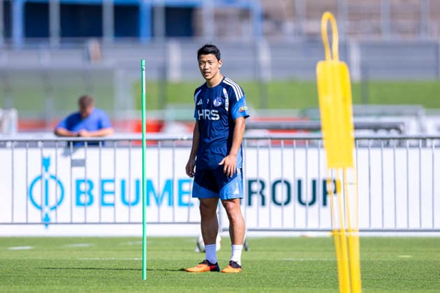 15.09.2026, Fussball, Training des FC Schalke 04. Hee-chan Hwang (FC Schalke 04). Gelsenkirchen Trainingsgelände FC Schalke 04 NRW Deutschland xRHR-FOTO YYx Copyright: RHR-FOTOx RHR-FOTO YY