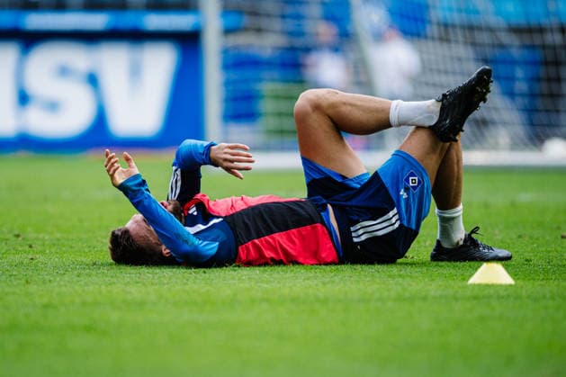 Training Hamburger SV, 15.09.2026 Mario Vuskovic (Hamburger SV, 44) ist wieder im Training, liegt am Boden; Fußball, Training, Rückkehr Mario Vuskovic: Training Hamburger SV am 15.09.2026 im Volksparkstadion, Hamburg DFL REGULATIONS PROHIBIT ANY USE OF PHOTOGRAPHS AS IMAGE SEQUENCES AND OR QUASI-VIDEO. Copyright: xBEAUTIFULxSPORTS Tonhäuserx
