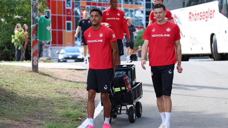 15.09.2026, xrekx, Fussball 2.Bundesliga , 1.FC Kaiserslautern - Training v.l. Thierry Tazemeta (1.FC Kaiserslautern) Erencan YardÄ±mc (1.FC Kaiserslautern) Kaiserslautern