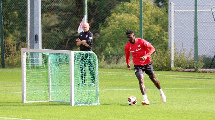 15.09.2026, xrekx, Fussball 2.Bundesliga , 1.FC Kaiserslautern - Training v.l. Torsten Lieberknecht Trainer (1.FC Kaiserslautern) Maxwell Gyamfi (1.FC Kaiserslautern) Kaiserslautern