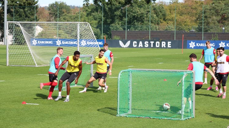 15.09.2026, xrekx, Fussball 2.Bundesliga , 1.FC Kaiserslautern - Training v.l. Marlon Ritter (1.FC Kaiserslautern) Kelven Frees (1.FC Kaiserslautern) Ivan Prtajin (1.FC Kaiserslautern) Kaiserslautern