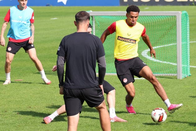 15.09.2026, xrekx, Fussball 2.Bundesliga , 1.FC Kaiserslautern - Training v.l. Thierry Tazemeta (1.FC Kaiserslautern) Kaiserslautern