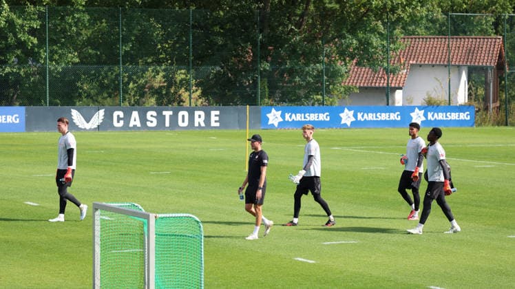 15.09.2026, xrekx, Fussball 2.Bundesliga , 1.FC Kaiserslautern - Training v.l. Julian Krahl (1.FC Kaiserslautern) Sören Rittmeier Torwarttrainer (1.FC Kaiserslautern) Fabian Heck Yannick Onohiol (1.FC Kaiserslautern) Enis Kamga (1.FC Kaiserslautern) Kaiserslautern