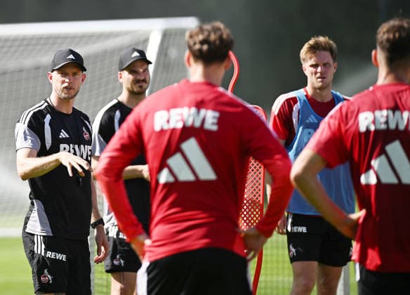 15.09.2026, xophax, Fussball 1.Bundesliga, 1.FC Koeln Training . Trainer Rene Wagner ( 1.FC Köln ), links (DFL DFB REGULATIONS PROHIBIT ANY USE OF PHOTOGRAPHS as IMAGE SEQUENCES and or QUASI-VIDEO) Koeln
