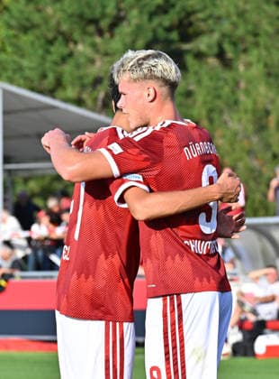 15.09.2025 - Fussball - Saison 2025 2026 - Regionalliga Bayern - 09. Spieltag: 1. FC Nürnberg II FCN ( Club) - TSV Schwaben Augsburg - MeZi - xmexzix - Torjubel Jubel Freude nach Treffer Tor Torschuß zum 1:0 durch Levin Chiumento (9, 1. FC Nürnberg FCN II )