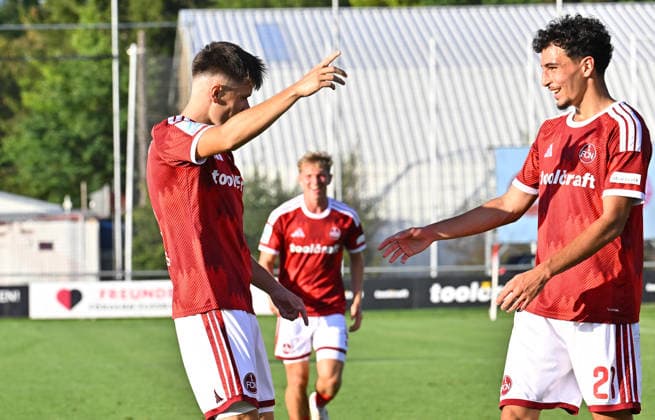 15.09.2025 - Fussball - Saison 2025 2026 - Regionalliga Bayern - 09. Spieltag: 1. FC Nürnberg II FCN ( Club) - TSV Schwaben Augsburg - MeZi - xmexzix - Torjubel Jubel Freude nach Treffer Tor Torschuß zum 2:0 durch Pascal Fuchs (6, 1. FC Nürnberg FCN II, links )