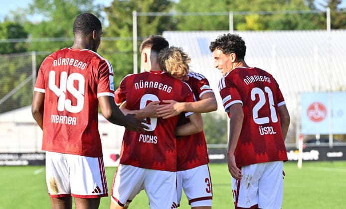 15.09.2025 - Fussball - Saison 2025 2026 - Regionalliga Bayern - 09. Spieltag: 1. FC Nürnberg II FCN ( Club) - TSV Schwaben Augsburg - MeZi - xmexzix - Torjubel Jubel Freude nach Treffer Tor Torschuß zum 2:0 durch Pascal Fuchs (6, 1. FC Nürnberg FCN II )