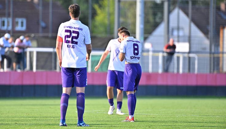 15.09.2025 - Fussball - Saison 2025 2026 - Regionalliga Bayern - 09. Spieltag: 1. FC Nürnberg II FCN ( Club) - TSV Schwaben Augsburg - MeZi - xmexzix - Benedikt Krug (22, Schwaben Augsburg ) Felix Schwarzholz (8, Schwaben Augsburg ) enttäuscht Enttäuschung