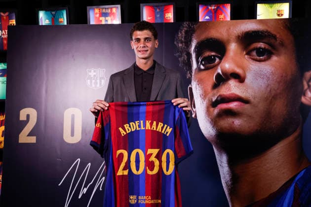 September 15, 2026, Barcelona, Barcelona, SPAIN: Hamza Abdelkarim poses in his shirt following his contract renewal with FC Barcelona, Barca at the FC Barcelona Museum on 15 September 2026 in Barcelona, Spain. Barcelona SPAIN - ZUMAa181 20260915_zaa_a181_063 Copyright: xJavierxBorregox