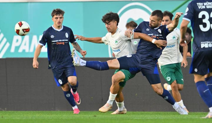 15.09.2025 - Fussball - Saison 2025 2026 - Regionalliga Bayern - 09. Spieltag: SpVgg Greuther Fürth Fuerth II U23 ( Kleeblatt ) - TSV 1860 München ( Löwen ) - - xwoxzix - David Gönes (24, SpVgg Greuther Fürth II ) Felix Weber (4, TSV 1860 München )