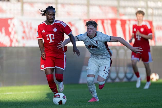 Richard Ajavi 3 (FC Bayern Muenchen Amatuere), Felix Guha 13 (FC Augsburg II), FC Bayern II vs. FC Augsburg II, Fussball, Regionalliga Bayern, 9. Spieltag, 15.09.2026 DFB regulations prohibit any use of photographs as image sequences and or quasi-video Muenchen Bayern Deutschland