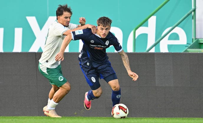 15.09.2025 - Fussball - Saison 2025 2026 - Regionalliga Bayern - 09. Spieltag: SpVgg Greuther Fürth Fuerth II U23 ( Kleeblatt ) - TSV 1860 München ( Löwen ) - - xwoxzix - Olgherto Balliu (40, SpVgg Greuther Fürth II ) Mark Gevorgyan (24, TSV 1860 München )