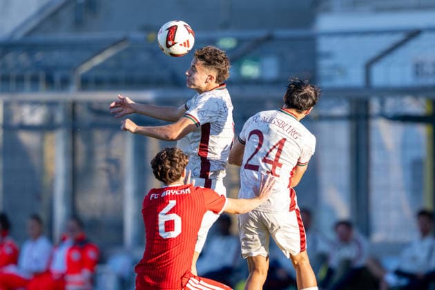 Loris Husic 8 (FC Augsburg II), Kopfball, David Michael Santos Daiber 6 (FC Bayern Muenchen Amatuere), David Jonathas 24 (FC Augsburg II), FC Bayern II vs. FC Augsburg II, Fussball, Regionalliga Bayern, 9. Spieltag, 15.09.2026 DFB regulations prohibit any use of photographs as image sequences and or quasi-video Muenchen Bayern Deutschland