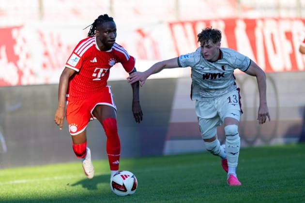 Richard Ajavi 3 (FC Bayern Muenchen Amatuere), Felix Guha 13 (FC Augsburg II), FC Bayern II vs. FC Augsburg II, Fussball, Regionalliga Bayern, 9. Spieltag, 15.09.2026 DFB regulations prohibit any use of photographs as image sequences and or quasi-video Muenchen Bayern Deutschland