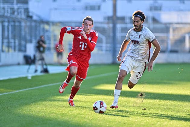 Regionalliga Bayern; FC Bayern München II - FC Augsburg II; 15.09.2026 MUNICH, GERMANY; 15. SEPTEMBER: im Duell Artur DEGRAF (FC Bayern München II 7) und Nick RASOULINA (FC Augsburg II 21) während dem Match der Regionalliga Bayern zwischen den Amateuren des FC Bayern und dem FC Augsburg II am 9. Spieltag im Grünwalder Stadion Copyright: xBEAUTIFULxSPORTS Goldbergx