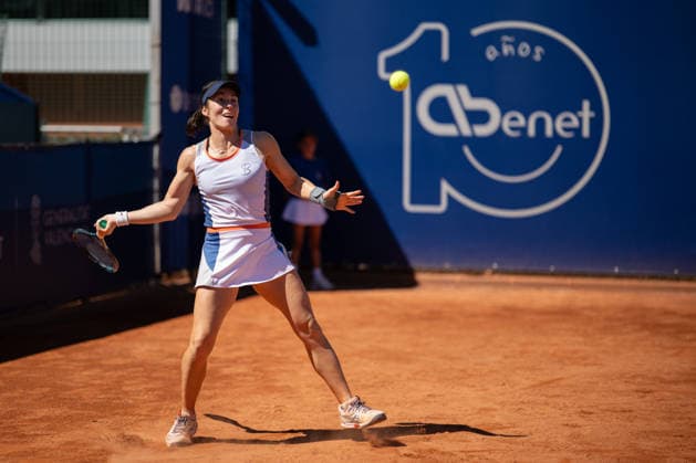 BBVA Open Internacional of Valencia Round of 32 Alicia Herrero Linana from Spain against Lucia Cortez Llorca from Spain in action during the BBVA Open Internacional of Valencia Round of 32 at Sporting Tennis Valencia, (Valencia ) on September 15, 2026. Copyright: xVicentexVidalxFernandezx