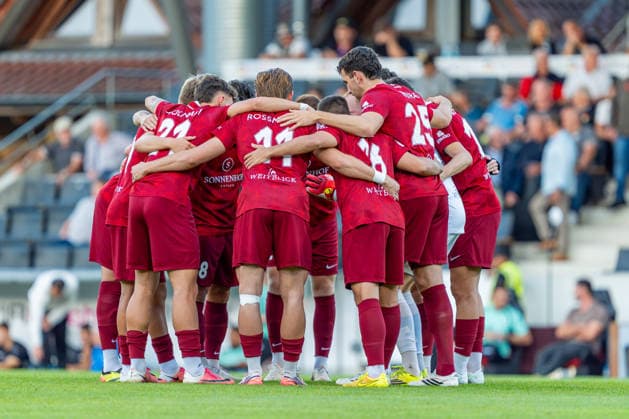 3. Liga: SG Sonnenhof Großaspach vs. Sportclub Verl; 15.09.2026 Aspach, GERMANY - 15. September 2026: Teamkreis der SG Sonnenhof Großaspach während dem Match zwischen dem SG Sonnenhof Großaspach und dem Sportclub Verl am 06. Spieltag der 3. Liga in der WIRmachenDRUCK Arena. Copyright: xBEAUTIFULxSPORTS Steinx