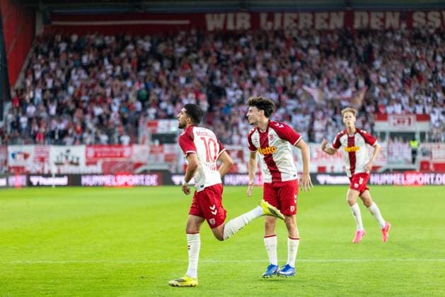 15.09.2026, Fussball, GER, Saison, 3.Liga, Saision 2026 2027, 06. Spieltag, SSV Jahn Regensburg - Fortuna Düsseldorf Jubel nach dem 1:0 durch Nassim Boujellab (SSV Jahn Regensburg) DFL REGULATIONS PROHIBIT ANY USE OF PHOTOGRAPHS AS IMAGE SEQUENCES AND OR QUASI-VIDEO.