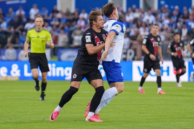 Deutschland: Fussball, 3. Liga, 6. Spieltag, Hänsch-Arena, Emslandstadion, Landkreis Emsland, Niedersachsen, Englische Woche, SV Meppen vs. Viktoria Köln: Tobias Eisenhuth (Viktoria Köln, 6) gegen Richard Meier (SV Meppen, 13) Copyright: xMichelxWittex