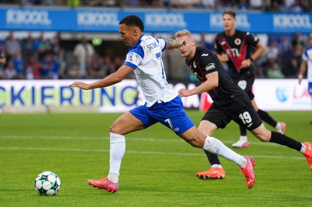 Deutschland: Fussball, 3. Liga, 6. Spieltag, Hänsch-Arena, Emslandstadion, Landkreis Emsland, Niedersachsen, Englische Woche, SV Meppen vs. Viktoria Köln: Oliver Schmitt (SV Meppen, 7) Torschuss Copyright: xMichelxWittex