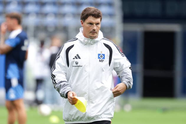2026.09.15 xfsx Fussball 1. Bundesliga Hamburger Sportverein - Training im Volksparkstadion mit Mario Vuskovic (Hamburger SV, 44) v.l. Trainer Merlin Polzin (Hamburger SV) (DFL DFB regulations prohibit any use of photographs as image sequences and or quasi-video. Copyright: HMBxMedia FernandoxSoares