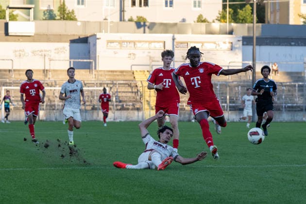 Aris Malaj 11 (FC Augsburg II), Richard Ajavi 3 (FC Bayern Muenchen Amatuere), Matous Srb 11 (FC Bayern Muenchen Amatuere), FC Bayern II vs. FC Augsburg II, Fussball, Regionalliga Bayern, 9. Spieltag, 15.09.2026 DFB regulations prohibit any use of photographs as image sequences and or quasi-video Muenchen Bayern Deutschland