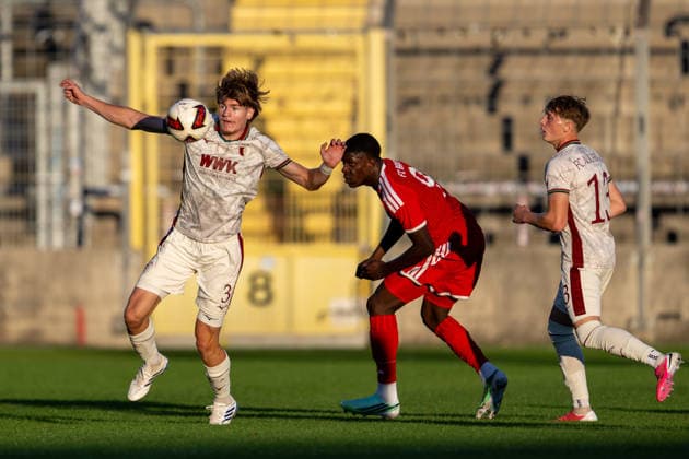 David Lichtensteiger 3 (FC Augsburg II), Assomo Bastian Friedrich 9 (FC Bayern Muenchen Amatuere), Felix Guha 13 (FC Augsburg II), FC Bayern II vs. FC Augsburg II, Fussball, Regionalliga Bayern, 9. Spieltag, 15.09.2026 DFB regulations prohibit any use of photographs as image sequences and or quasi-video Muenchen Bayern Deutschland