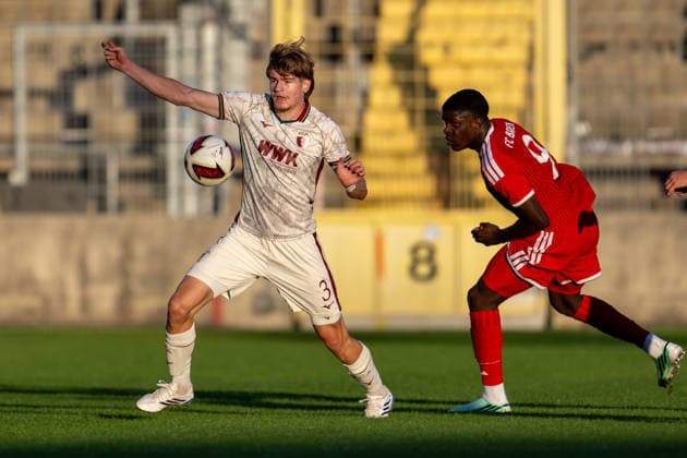 David Lichtensteiger 3 (FC Augsburg II), Assomo Bastian Friedrich 9 (FC Bayern Muenchen Amatuere), FC Bayern II vs. FC Augsburg II, Fussball, Regionalliga Bayern, 9. Spieltag, 15.09.2026 DFB regulations prohibit any use of photographs as image sequences and or quasi-video Muenchen Bayern Deutschland