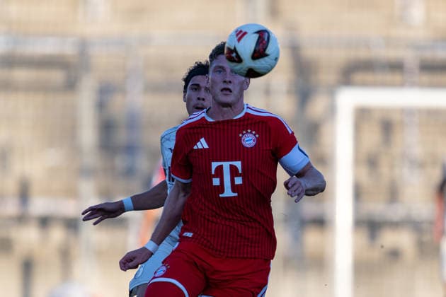 David Jonathas 24 (FC Augsburg II), David Heindl 5 (FC Bayern Muenchen Amatuere), FC Bayern II vs. FC Augsburg II, Fussball, Regionalliga Bayern, 9. Spieltag, 15.09.2026 DFB regulations prohibit any use of photographs as image sequences and or quasi-video Muenchen Bayern Deutschland