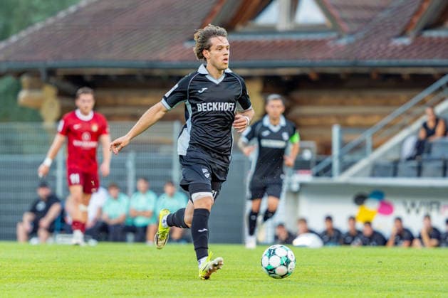 3. Liga: SG Sonnenhof Großaspach vs. Sportclub Verl; 15.09.2026 Aspach, GERMANY - 15. September 2026: Mika Clausen (Sportclub Verl, 21) während dem Match zwischen dem SG Sonnenhof Großaspach und dem Sportclub Verl am 06. Spieltag der 3. Liga in der WIRmachenDRUCK Arena. Copyright: xBEAUTIFULxSPORTS Steinx