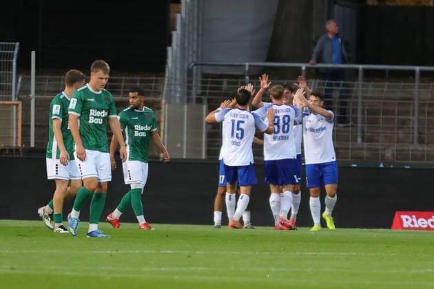 15.09.2026, Fussball, Herren, Saison 2026 2027, Regionalliga Bayern, 9. Spieltag: FC Schweinfurt 05 - FV Illertissen FV Illertissen bejubelt das 1:0 Schweinfurt Riedel-Bau-Arena im Sachs-Stadio Bayern Unterfranken Deutschland
