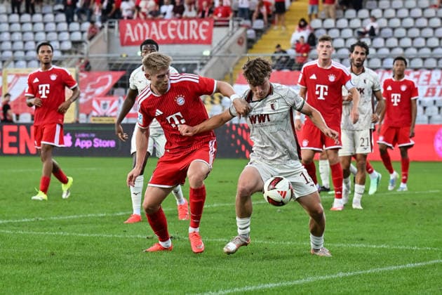 Regionalliga Bayern; FC Bayern München II - FC Augsburg II; 15.09.2026 MUNICH, GERMANY; 15. SEPTEMBER: im Anton HEINZ (FC Bayern München II 10) und Johannes RUF (FC Augsburg II 18) während dem Match der Regionalliga Bayern zwischen den Amateuren des FC Bayern und dem FC Augsburg II am 9. Spieltag im Grünwalder Stadion Copyright: xBEAUTIFULxSPORTS Goldbergx
