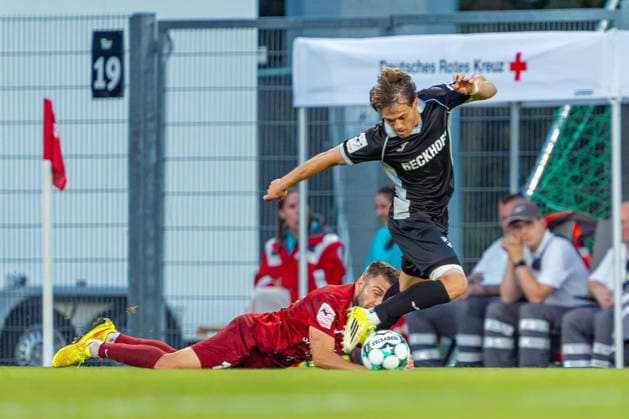 3. Liga: SG Sonnenhof Großaspach vs. Sportclub Verl; 15.09.2026 Aspach, GERMANY - 15. September 2026: Mika Clausen (Sportclub Verl, 21) im Zweikampf gegen Marius Kunde (SG Sonnenhof Großaspach, 16) während dem Match zwischen dem SG Sonnenhof Großaspach und dem Sportclub Verl am 06. Spieltag der 3. Liga in der WIRmachenDRUCK Arena. Copyright: xBEAUTIFULxSPORTS Steinx