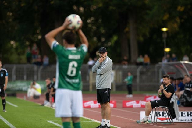 1. FC 1905 Schweinfurt vs. FV Illertissen, Sachs-Stadion Football, Regionalliga Bayern 1. FC 1905 Schweinfurt vs. FV Illertissen 15 Sep 2026 Sachs-Stadion , Schweinfurt, Germany Image: Trainer Jen Gernlein (FC05) in the coaching zone. DFL REGULATIONS PROHIBIT ANY USE OF PHOTOGRAPHS AS IMAGE SEQUENCES AND OR QUASI-VIDEO Copyright: xPresseFotoxEvansx