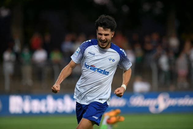 1. FC 1905 Schweinfurt vs. FV Illertissen, Sachs-Stadion Football, Regionalliga Bayern 1. FC 1905 Schweinfurt vs. FV Illertissen 15 Sep 2026 Sachs-Stadion , Schweinfurt, Germany Image: Milic (FVI) celebrates after shooting the 2:0. DFL REGULATIONS PROHIBIT ANY USE OF PHOTOGRAPHS AS IMAGE SEQUENCES AND OR QUASI-VIDEO Copyright: xPresseFotoxEvansx