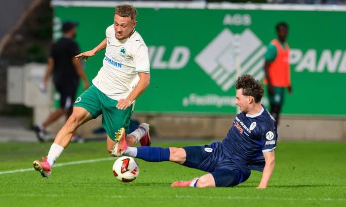 15.09.2025 - Fussball - Saison 2025 2026 - Regionalliga Bayern - 09. Spieltag: SpVgg Greuther Fürth Fuerth II U23 ( Kleeblatt ) - TSV 1860 München ( Löwen ) - - xwoxzix - Jakob Krautkrämer (7, SpVgg Greuther Fürth II ) Lance Fiedler (47, TSV 1860 München )