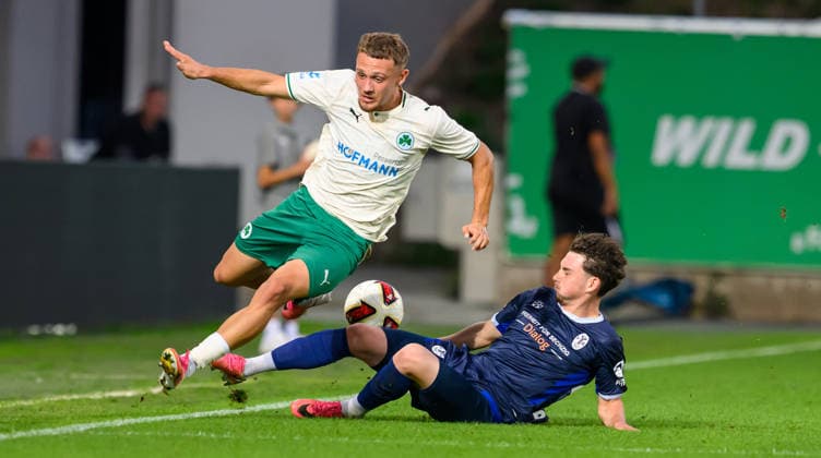 15.09.2025 - Fussball - Saison 2025 2026 - Regionalliga Bayern - 09. Spieltag: SpVgg Greuther Fürth Fuerth II U23 ( Kleeblatt ) - TSV 1860 München ( Löwen ) - - xwoxzix - Jakob Krautkrämer (7, SpVgg Greuther Fürth II ) Lance Fiedler (47, TSV 1860 München )