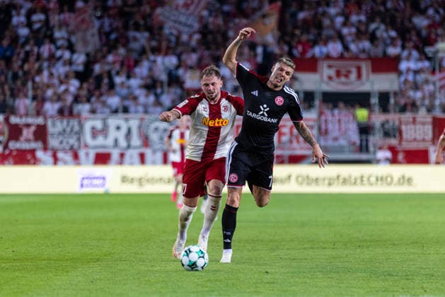 15.09.2026, Fussball, GER, Saison, 3.Liga, Saision 2026 2027, 06. Spieltag, SSV Jahn Regensburg - Fortuna Düsseldorf Lucas Hermes (SSV Jahn Regensburg) gegen Erik Wekesser (Düsseldorf) DFL REGULATIONS PROHIBIT ANY USE OF PHOTOGRAPHS AS IMAGE SEQUENCES AND OR QUASI-VIDEO.