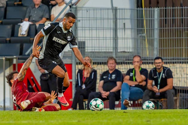 3. Liga: SG Sonnenhof Großaspach vs. Sportclub Verl; 15.09.2026 Aspach, GERMANY - 15. September 2026: Amin Farouk (Sportclub Verl, 7) im Duell um den Ball während dem Match zwischen dem SG Sonnenhof Großaspach und dem Sportclub Verl am 06. Spieltag der 3. Liga in der WIRmachenDRUCK Arena. Copyright: xBEAUTIFULxSPORTS Steinx