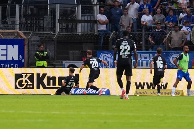 Deutschland: Fussball, 3. Liga, 6. Spieltag, Hänsch-Arena, Emslandstadion, Landkreis Emsland, Niedersachsen, Englische Woche, SV Meppen vs. Viktoria Köln: Viktoria Köln führt 0:1 durch Lucas Wolf (Viktoria Köln, 21) Copyright: xMichelxWittex