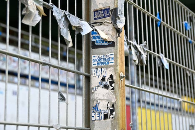 Haensch-Arena, Emslandstadion, Meppen, Ansicht Zaun mit Aufklebern, Fanklebern, Fanblock SV Meppen vs. FC Viktoria Koeln, Fussball, 3. Liga, 6. Spieltag, Saison 2026 2027, 15.09.2026, SV Meppen vs. FC Viktoria Koeln, Fussball, 3. Liga, 6. Spieltag, Saison 2026 2027, 15.09.2026 Meppen Copyright: xEibner-Pressefoto RobertxGertzenx EP_RGN