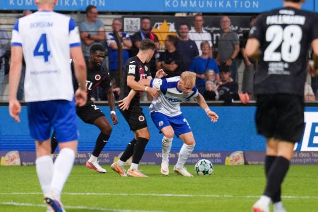 Deutschland: Fussball, 3. Liga, 6. Spieltag, Hänsch-Arena, Emslandstadion, Landkreis Emsland, Niedersachsen, Englische Woche, SV Meppen vs. Viktoria Köln: Luca Prasse (SV Meppen, 31) behauptet den Ball. Copyright: xMichelxWittex