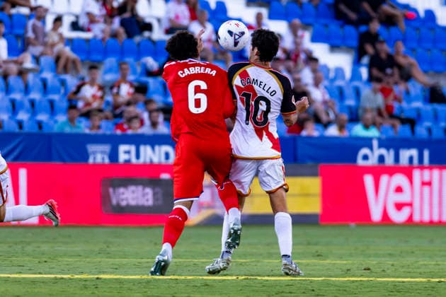 Rayo Vallecano v Espanyol - La Liga EA Sports 2026 27 September 15, 2026, Estadio Butarque, Leganes, Madrid, Spain: Sergio Camello of Rayo Vallecano is defended by Leandro Cabrera of Espanyol during La Liga EA Sports match between Rayo Vallecano and Espanyol at Estadio Butarque on September 15, 2026 in Leganes, Madrid, Spain. Leganes Estadio Butarque Madrid Spain Copyright: xAlejandroxMatiasxAcostax